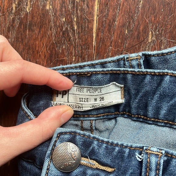 Free People Busted Knee Skinny Jeans Blue Size 26 - Picture 2 of 2